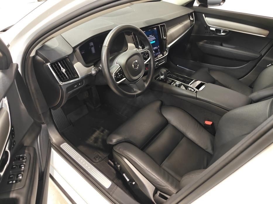 VOLVO V90 2025