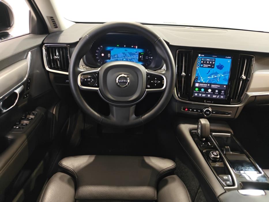 VOLVO V90 2025