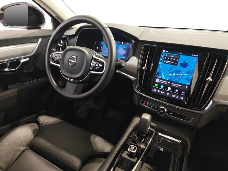 VOLVO V90 2025