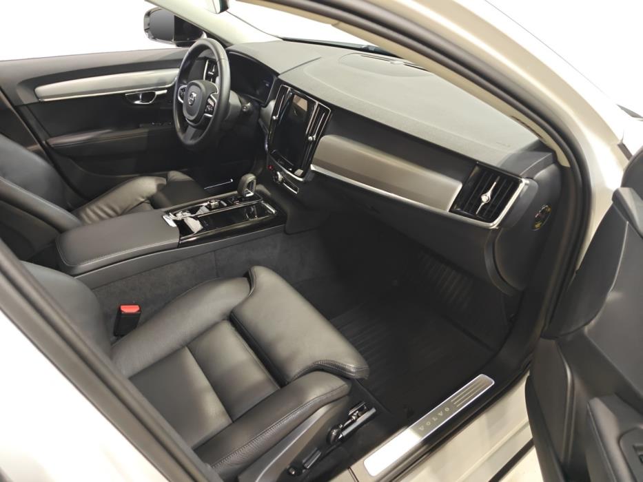 VOLVO V90 2025