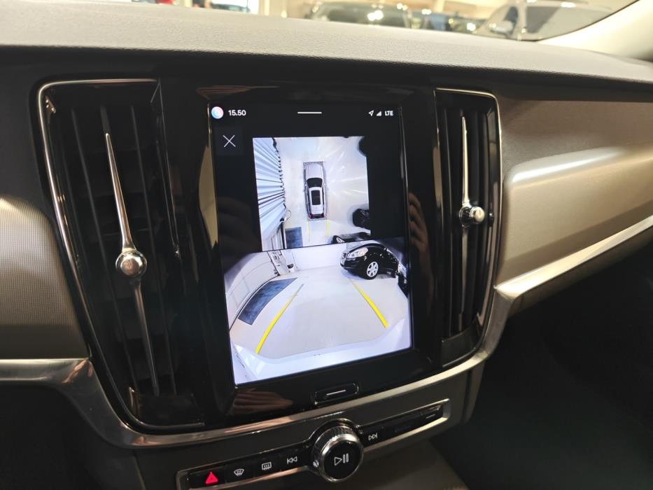 VOLVO V90 2025