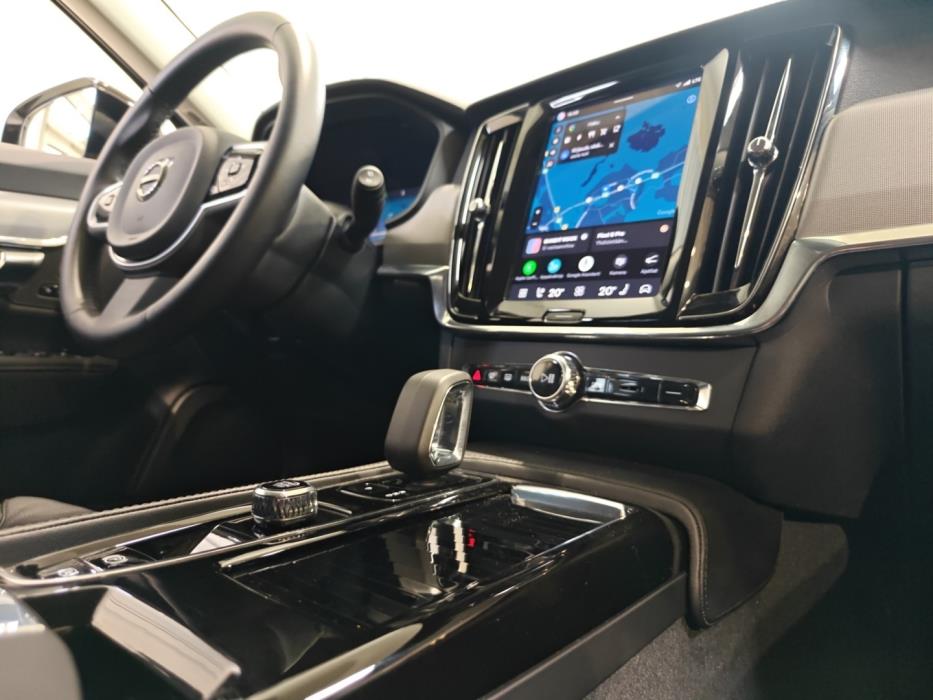 VOLVO V90 2025