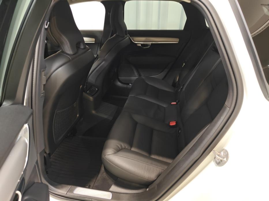 VOLVO V90 2025