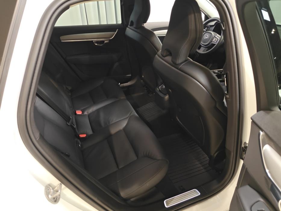 VOLVO V90 2025
