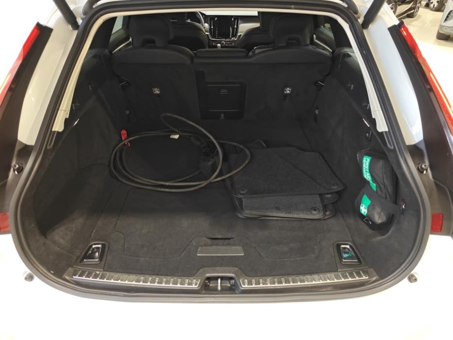 VOLVO V90 2025