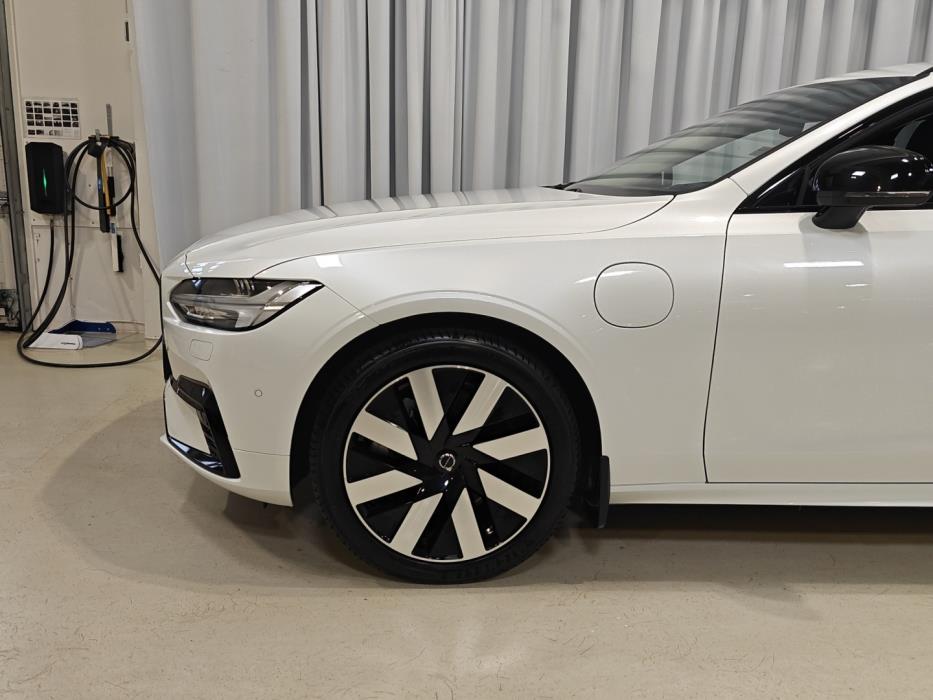 VOLVO V90 2025