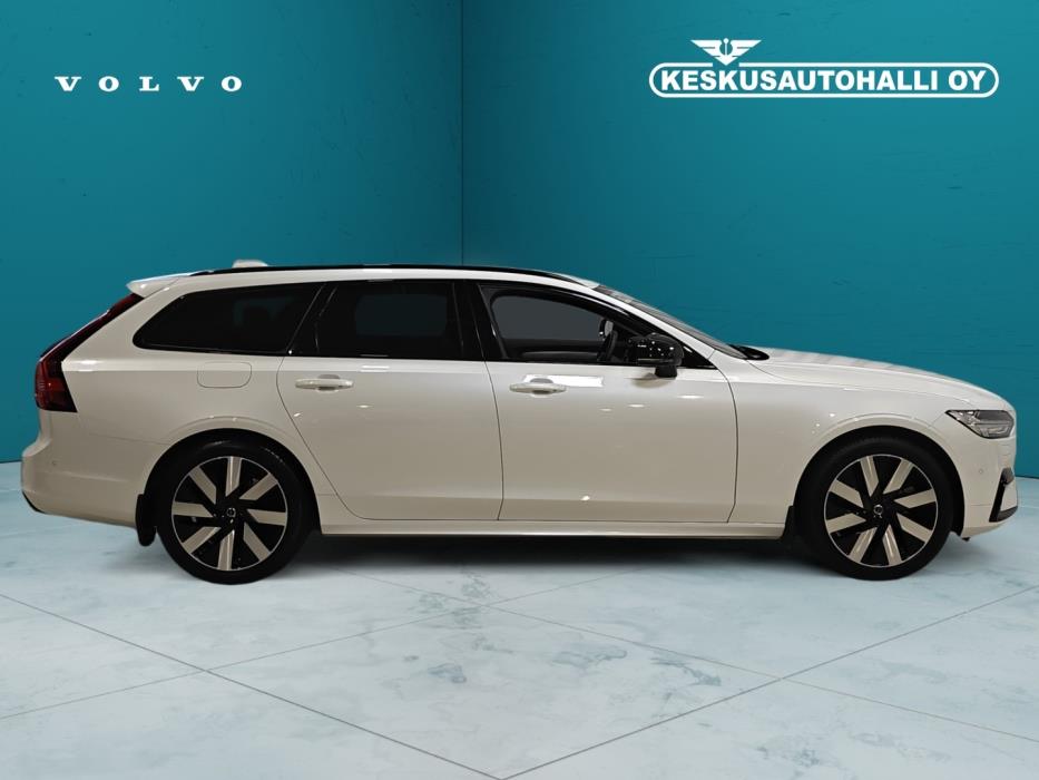 VOLVO V90 2025