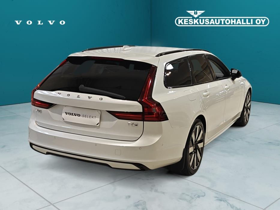 VOLVO V90 2025