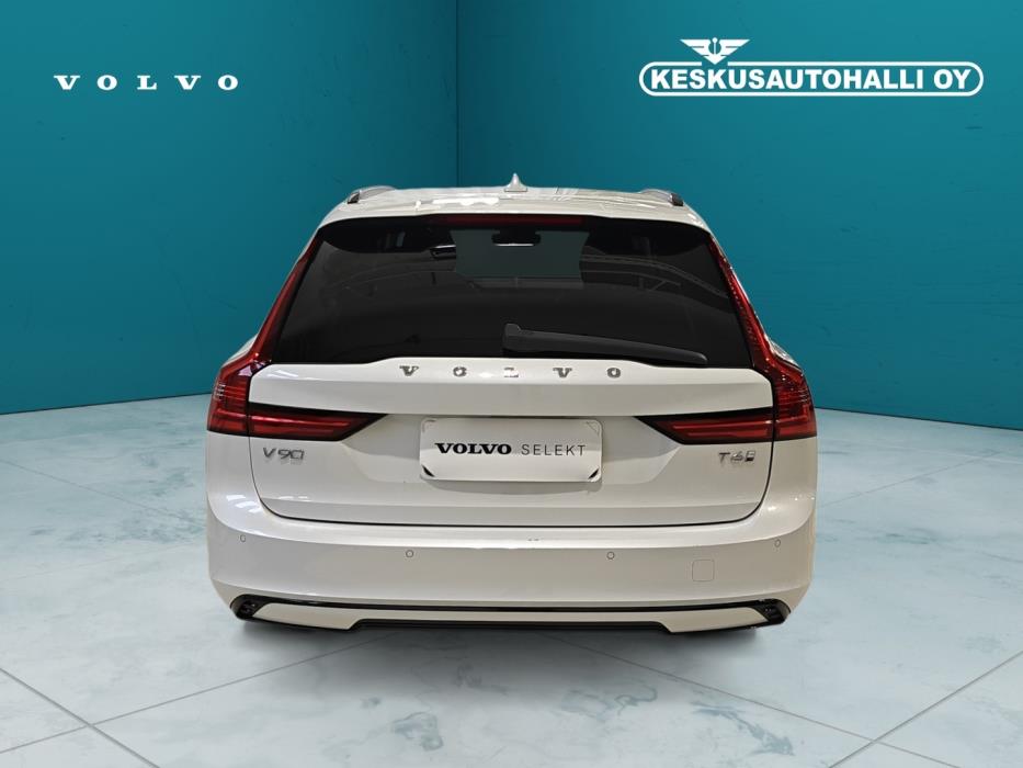 VOLVO V90 2025