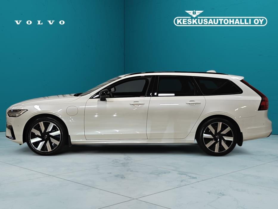 VOLVO V90 2025
