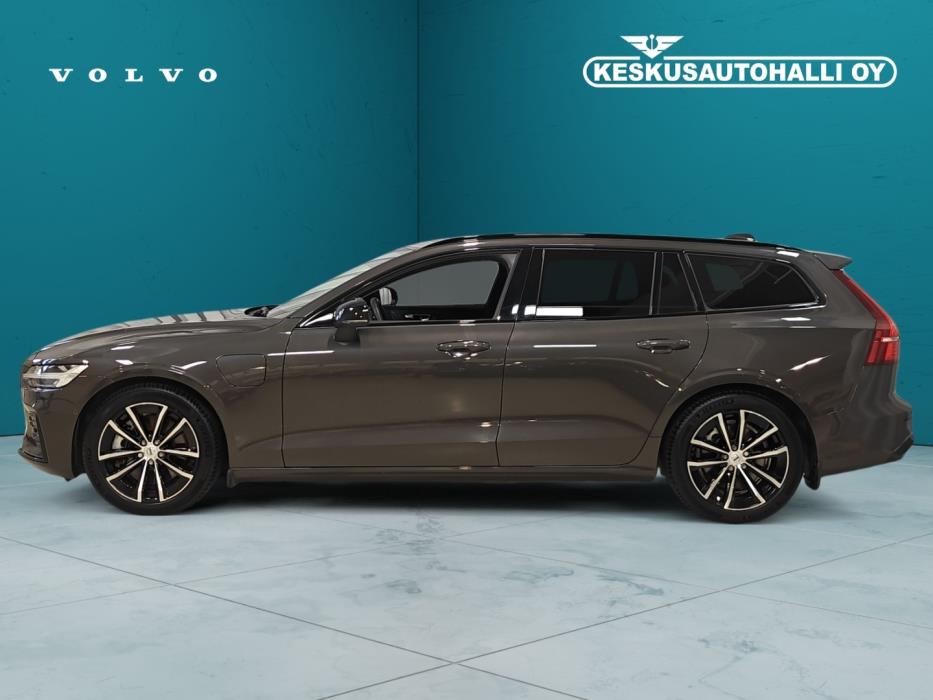 VOLVO V60 2025