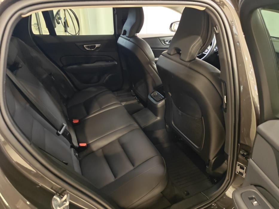 VOLVO V60 2025