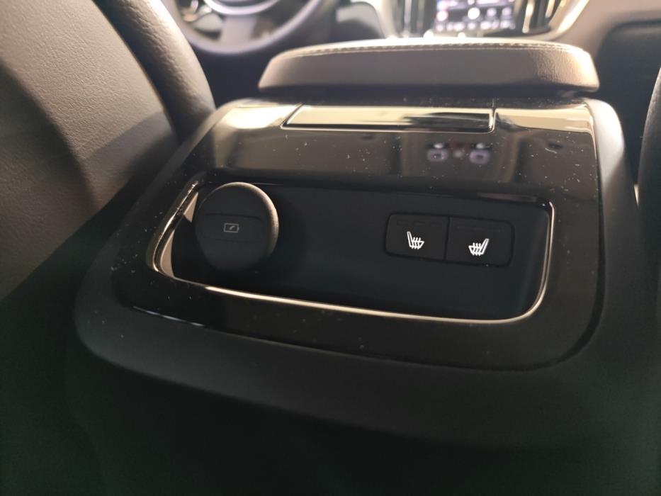 VOLVO V60 2025