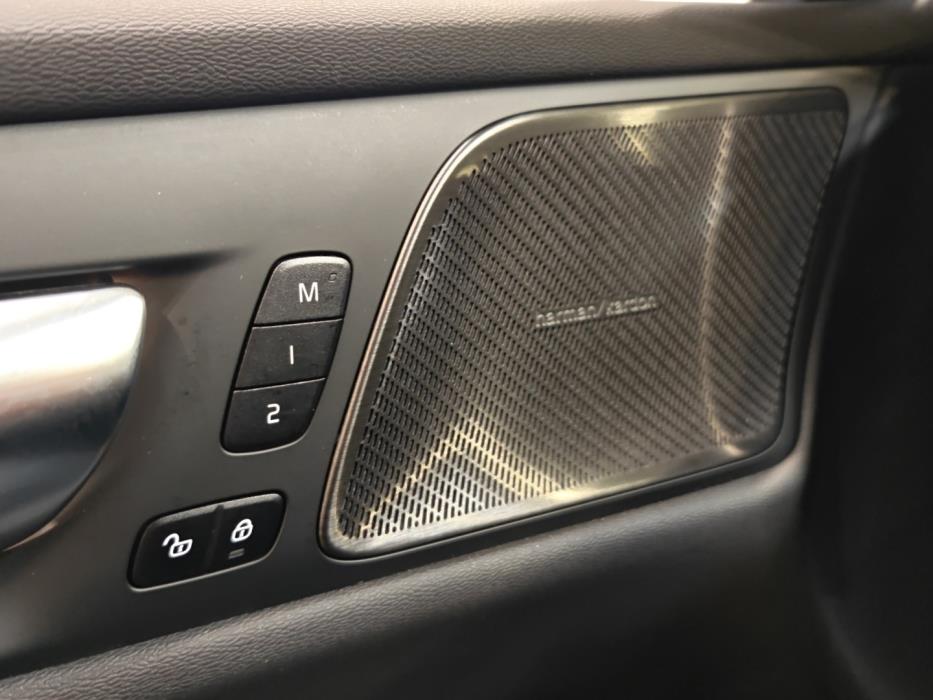 VOLVO V60 2025