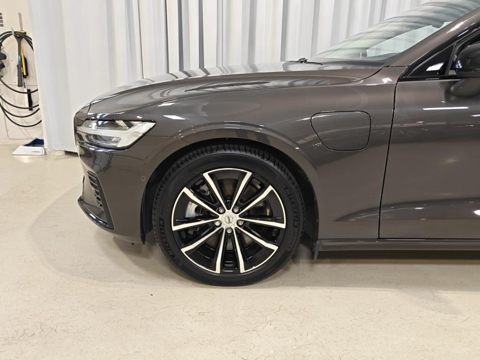 VOLVO V60 2025
