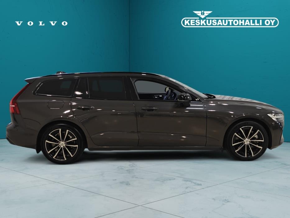 VOLVO V60 2025