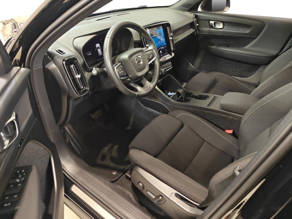 VOLVO EX40 2025