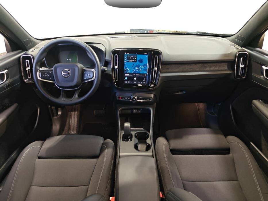VOLVO EX40 2025