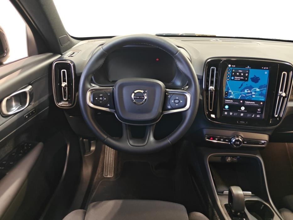 VOLVO EX40 2025