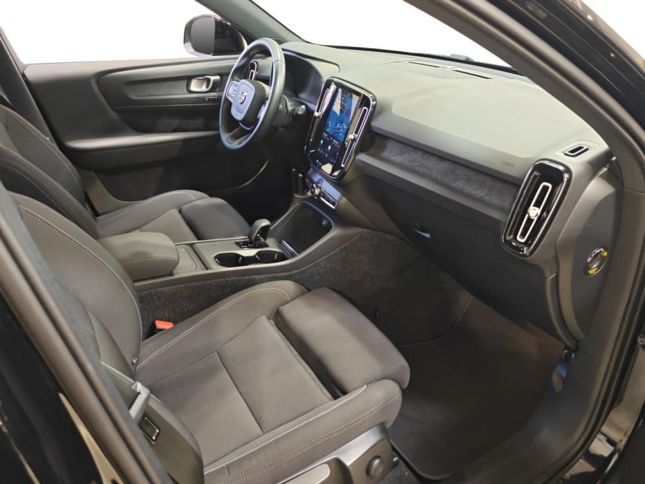 VOLVO EX40 2025