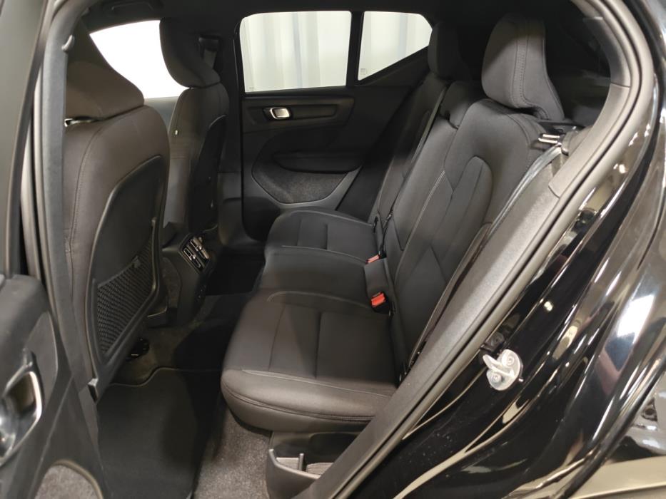 VOLVO EX40 2025