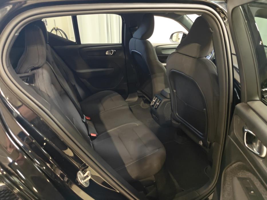 VOLVO EX40 2025