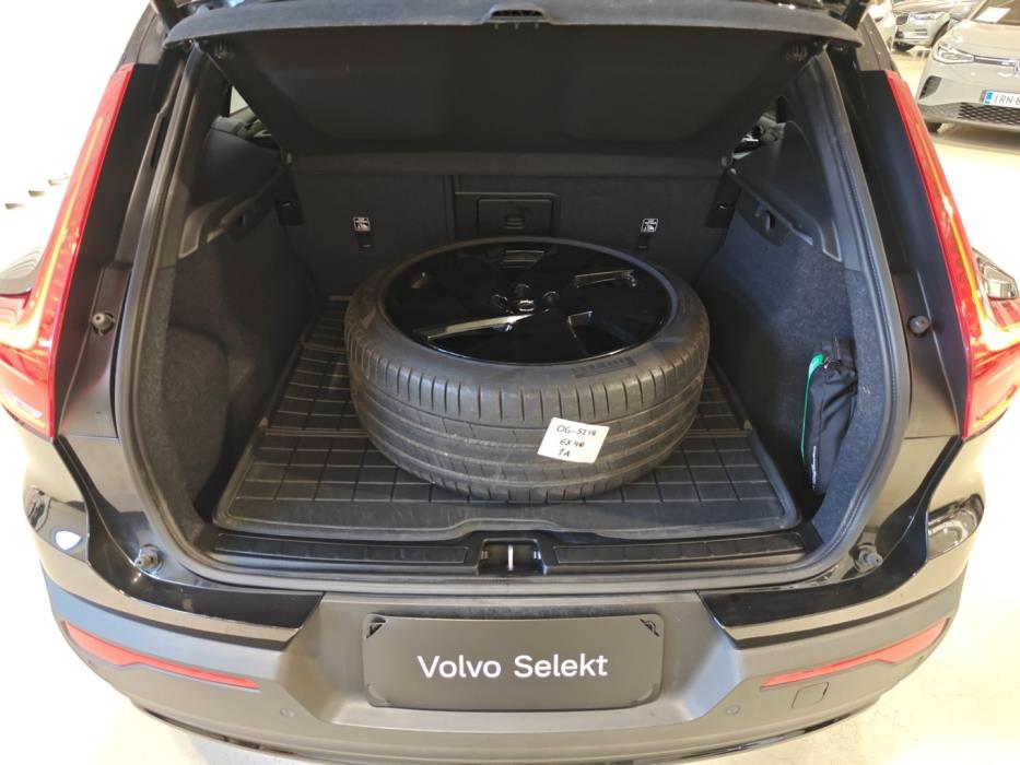 VOLVO EX40 2025