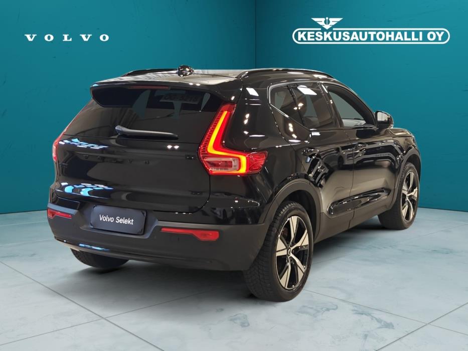 VOLVO EX40 2025