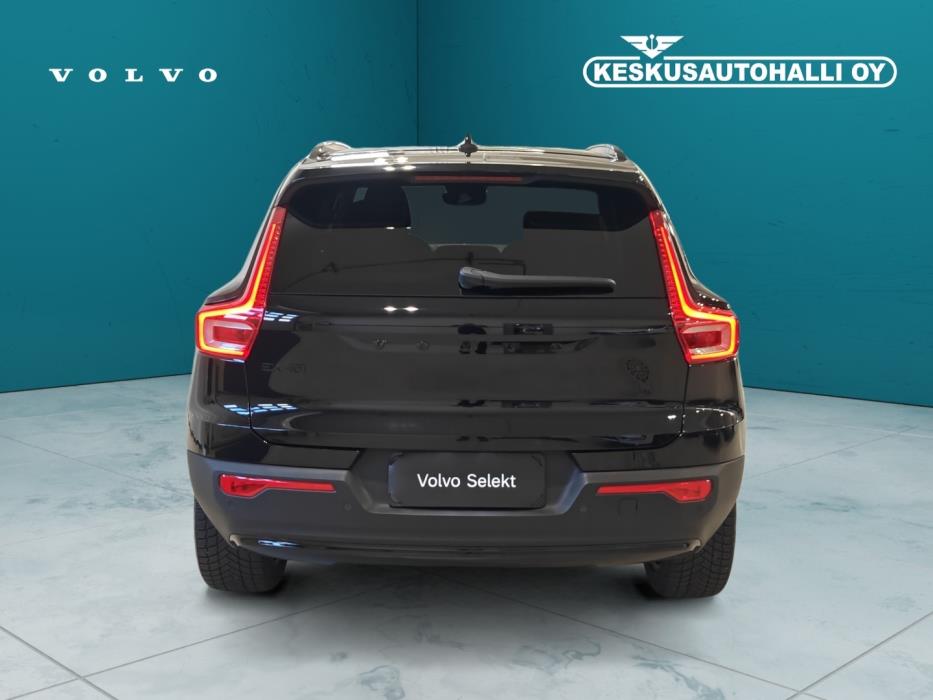 VOLVO EX40 2025