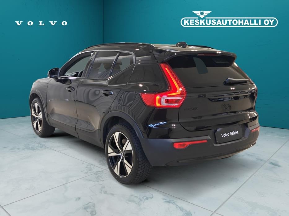 VOLVO EX40 2025