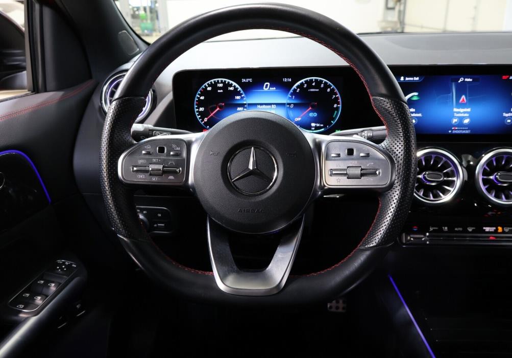 MERCEDES-BENZ GLA 2023