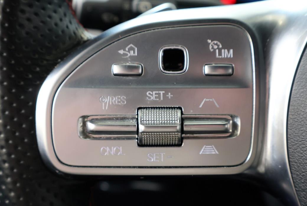 MERCEDES-BENZ GLA 2023