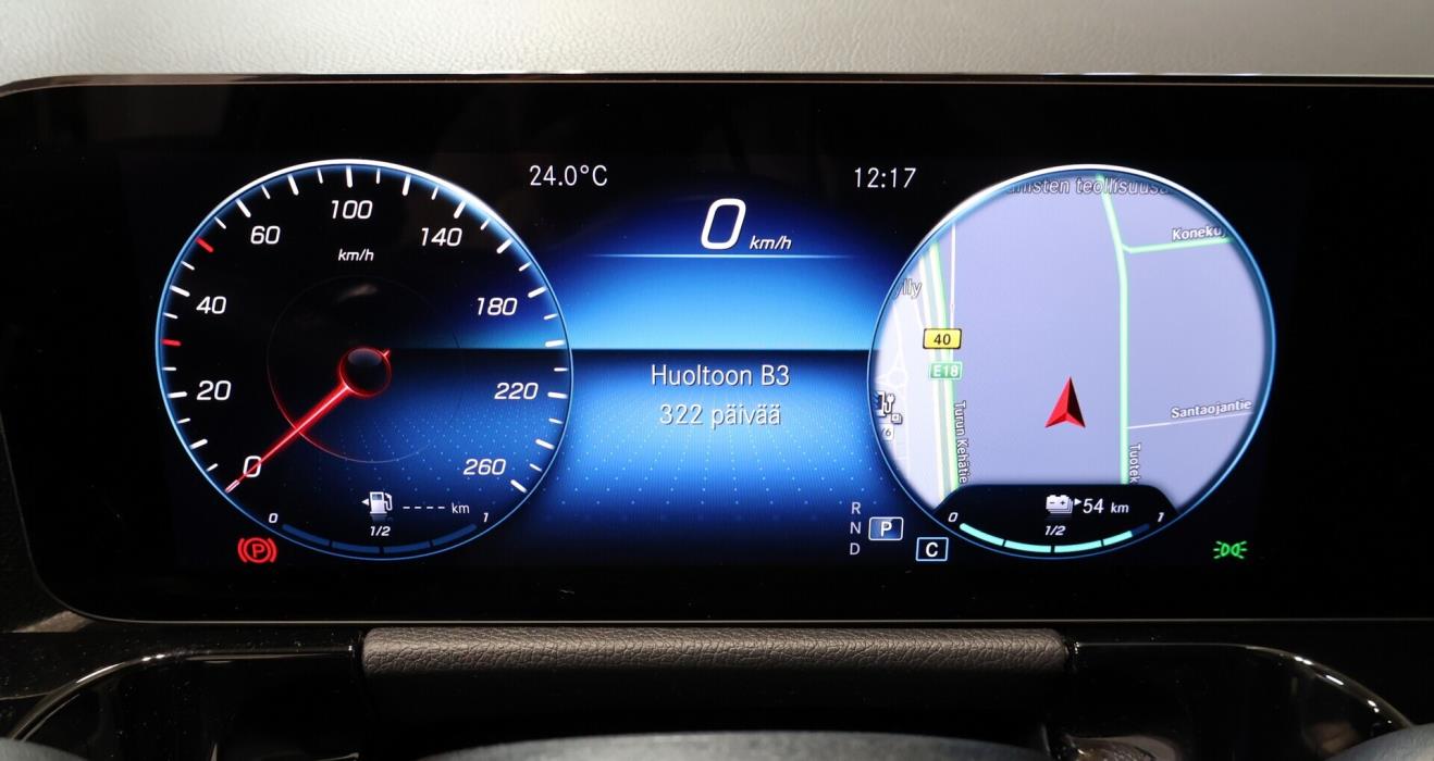 MERCEDES-BENZ GLA 2023