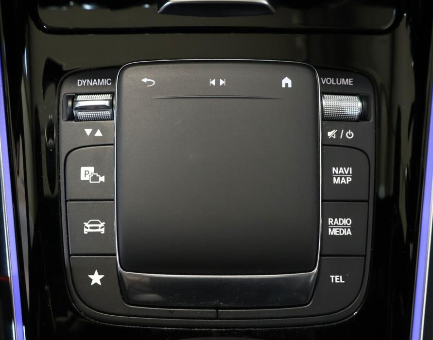 MERCEDES-BENZ GLA 2023