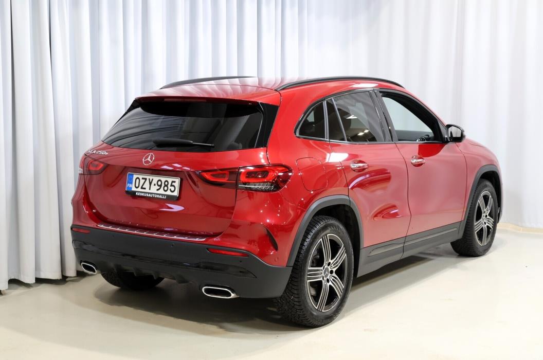 MERCEDES-BENZ GLA 2023
