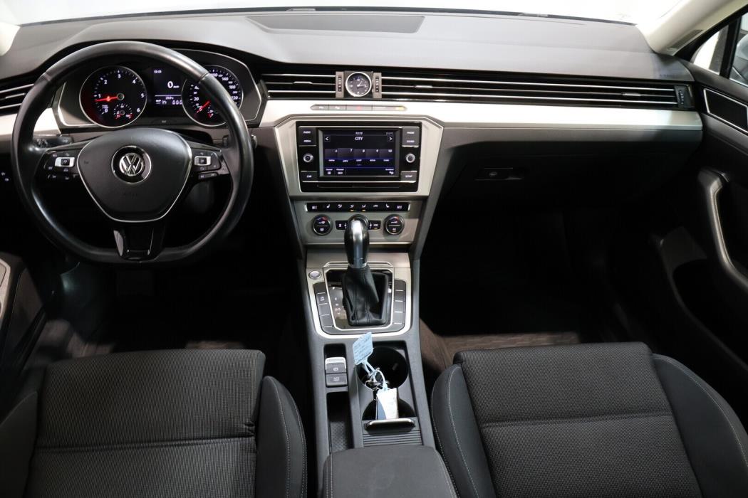 VOLKSWAGEN Passat 2018