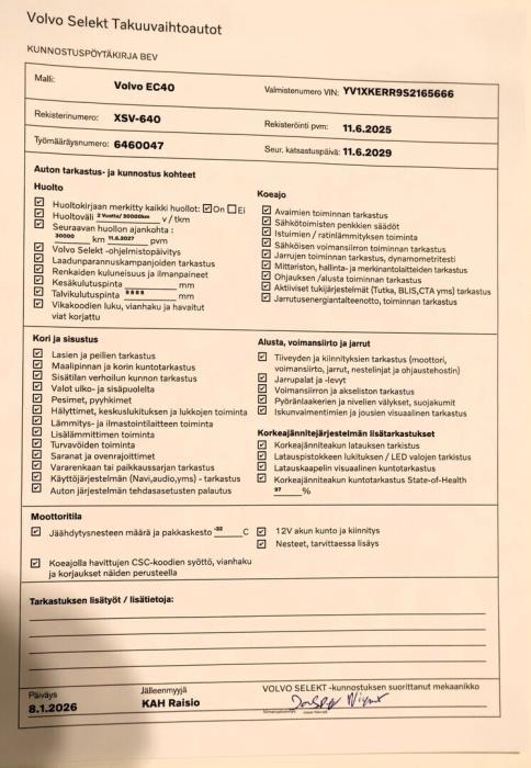 VOLVO EC40 2025