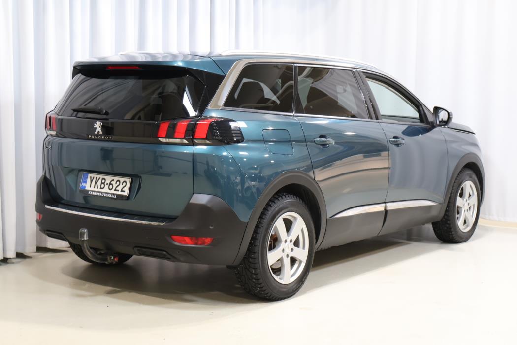 PEUGEOT 5008 2018