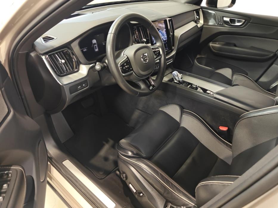VOLVO XC60 2024