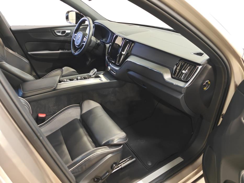 VOLVO XC60 2024