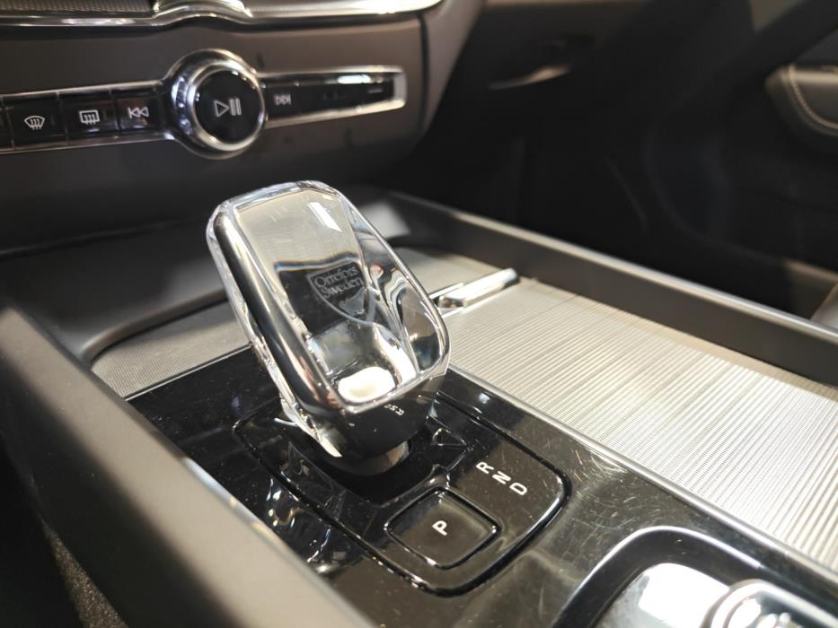VOLVO XC60 2024
