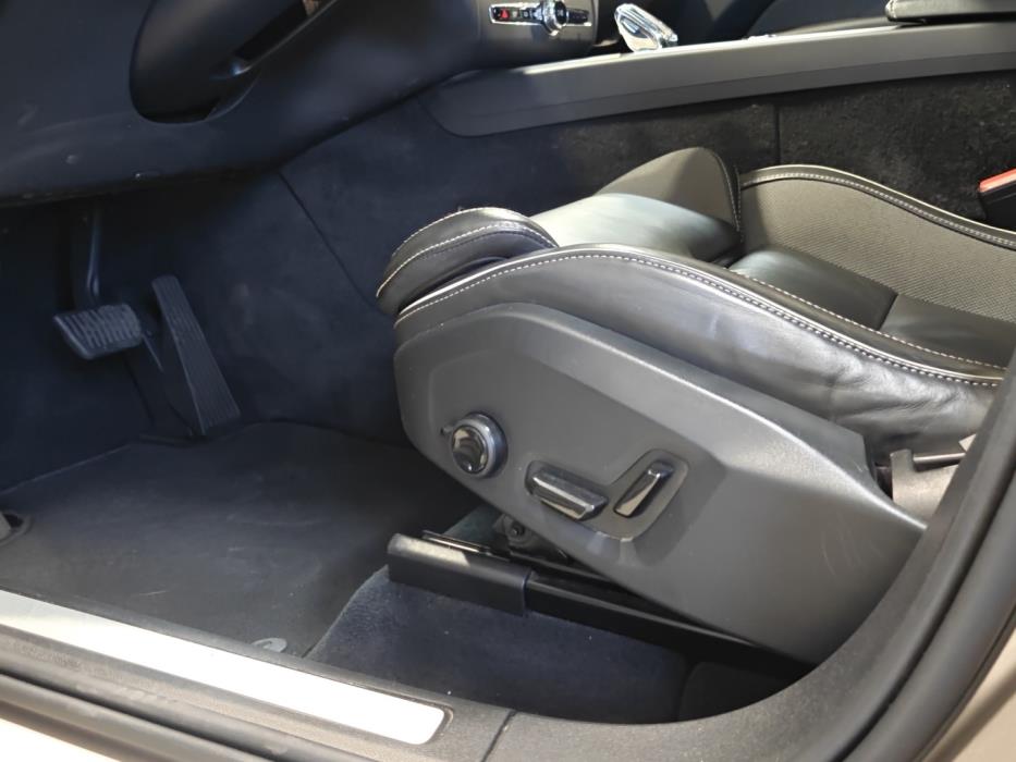 VOLVO XC60 2024