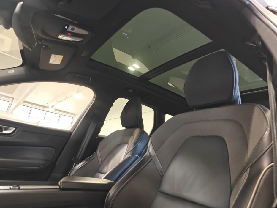 VOLVO XC60 2024