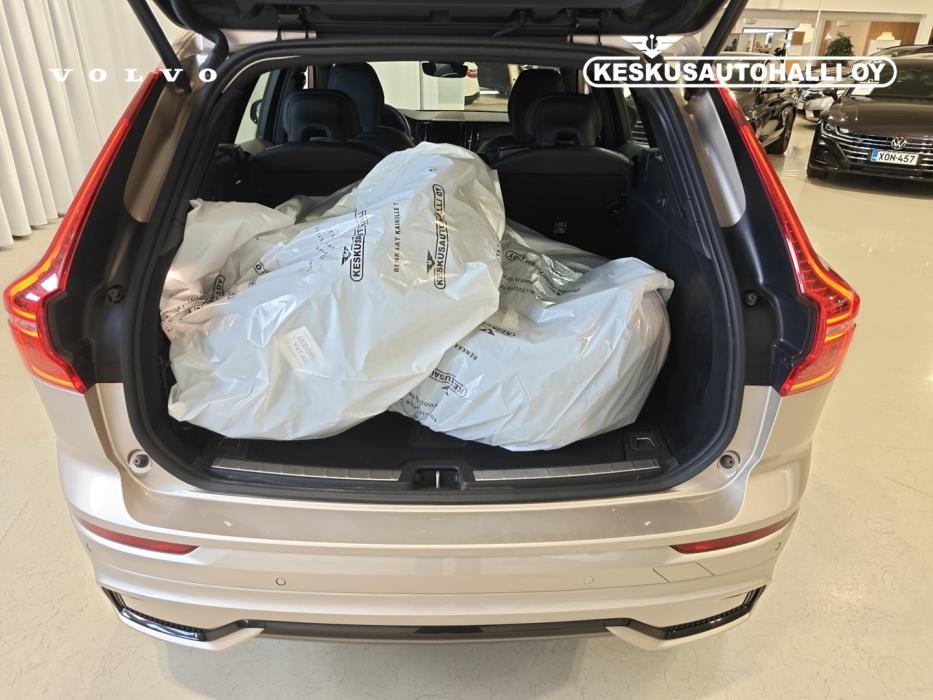 VOLVO XC60 2024