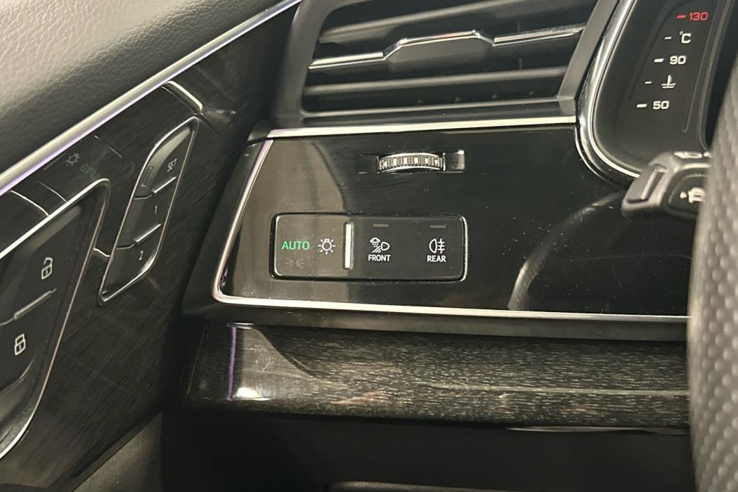 AUDI Q8 2019
