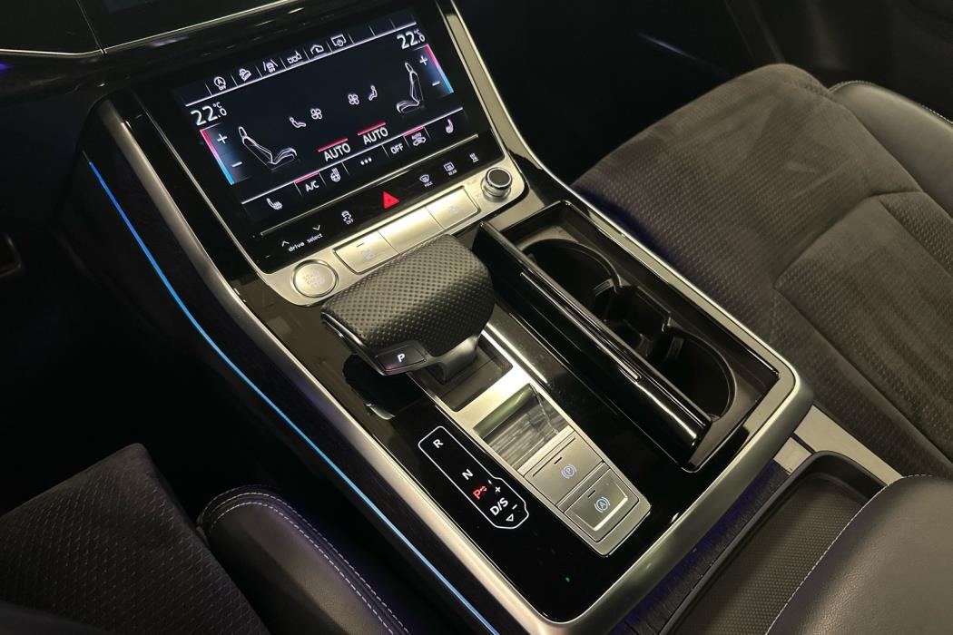 AUDI Q8 2019