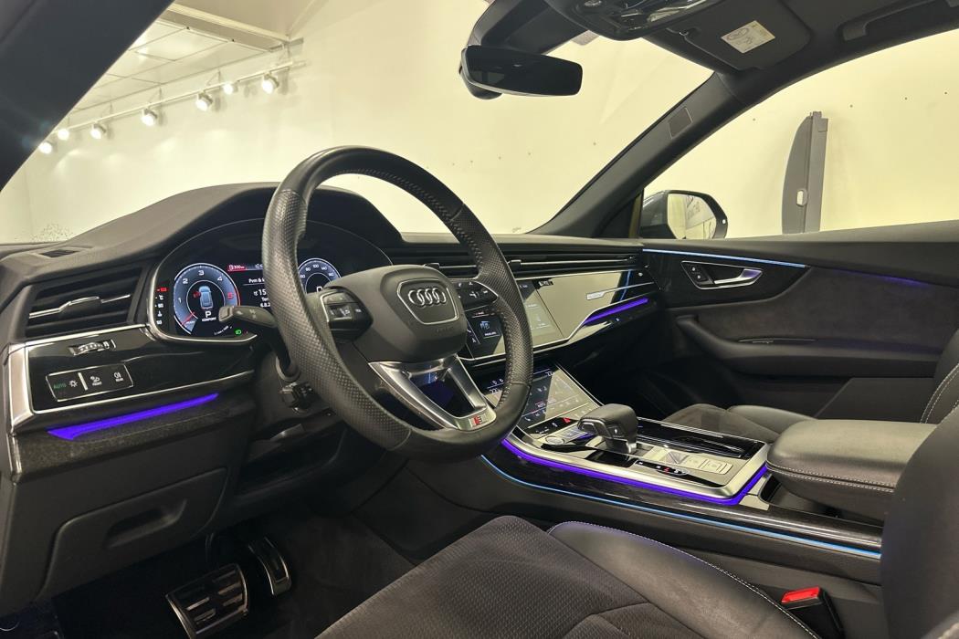 AUDI Q8 2019