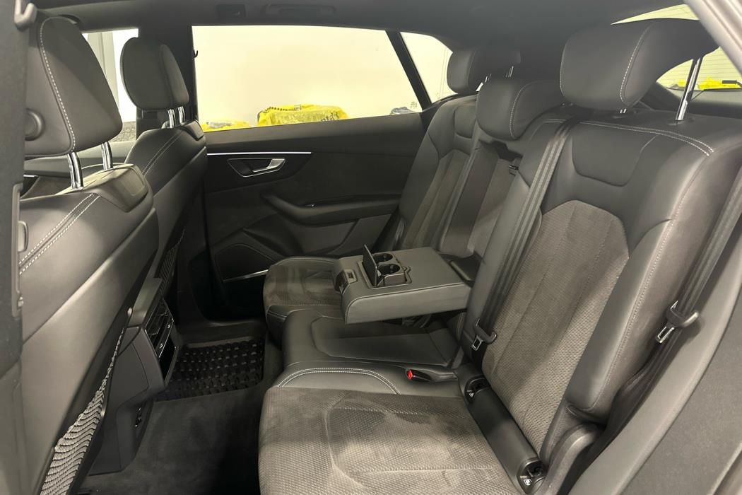 AUDI Q8 2019