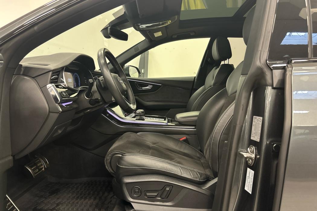 AUDI Q8 2019