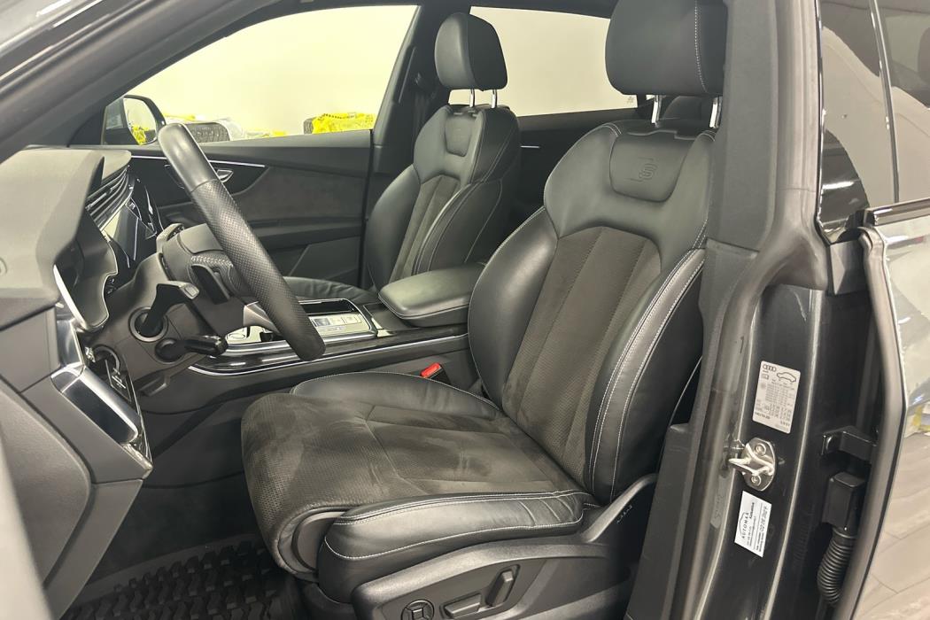 AUDI Q8 2019